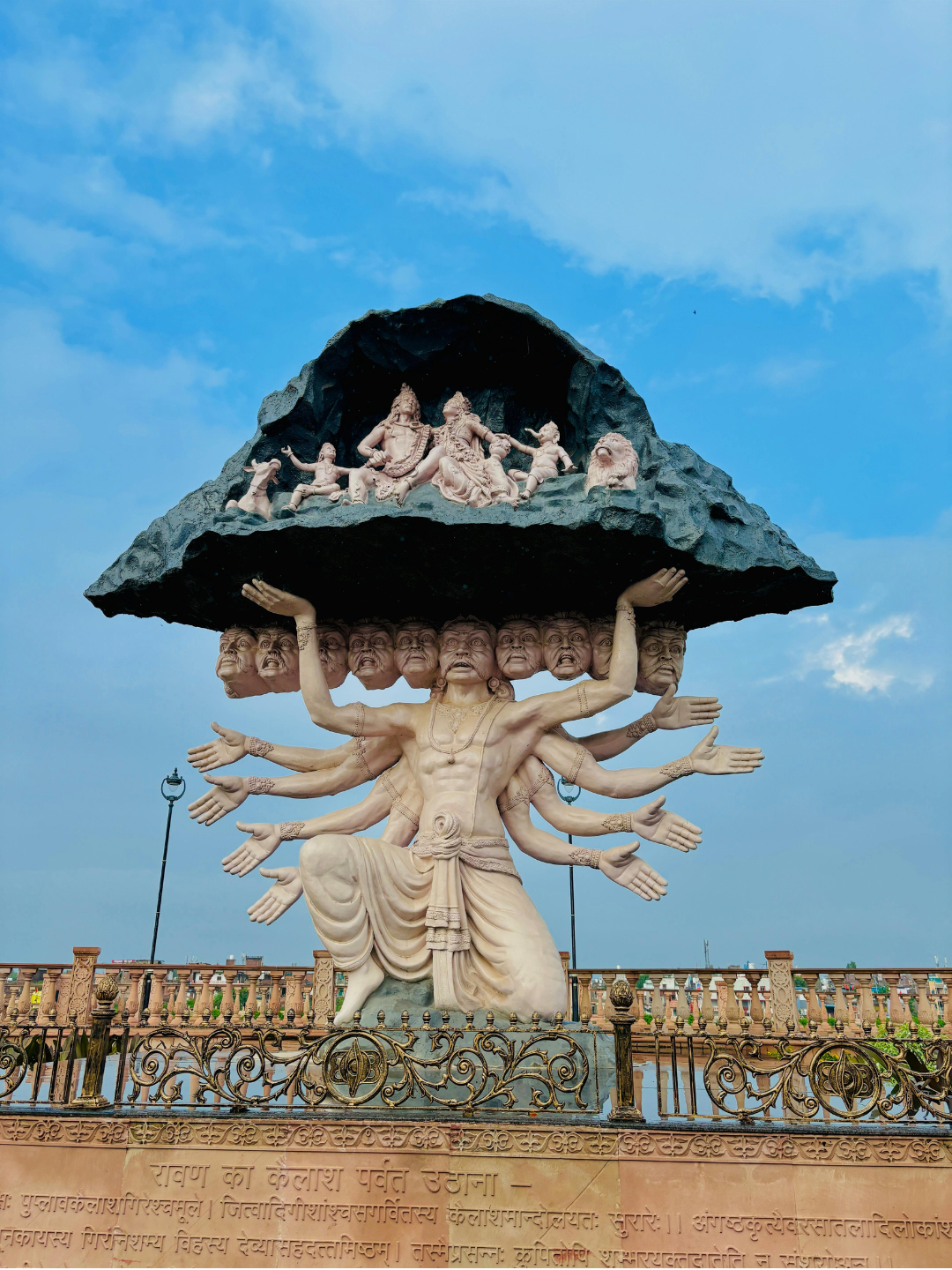 महाकाल लोक के 108 कलात्मक स्तंभ