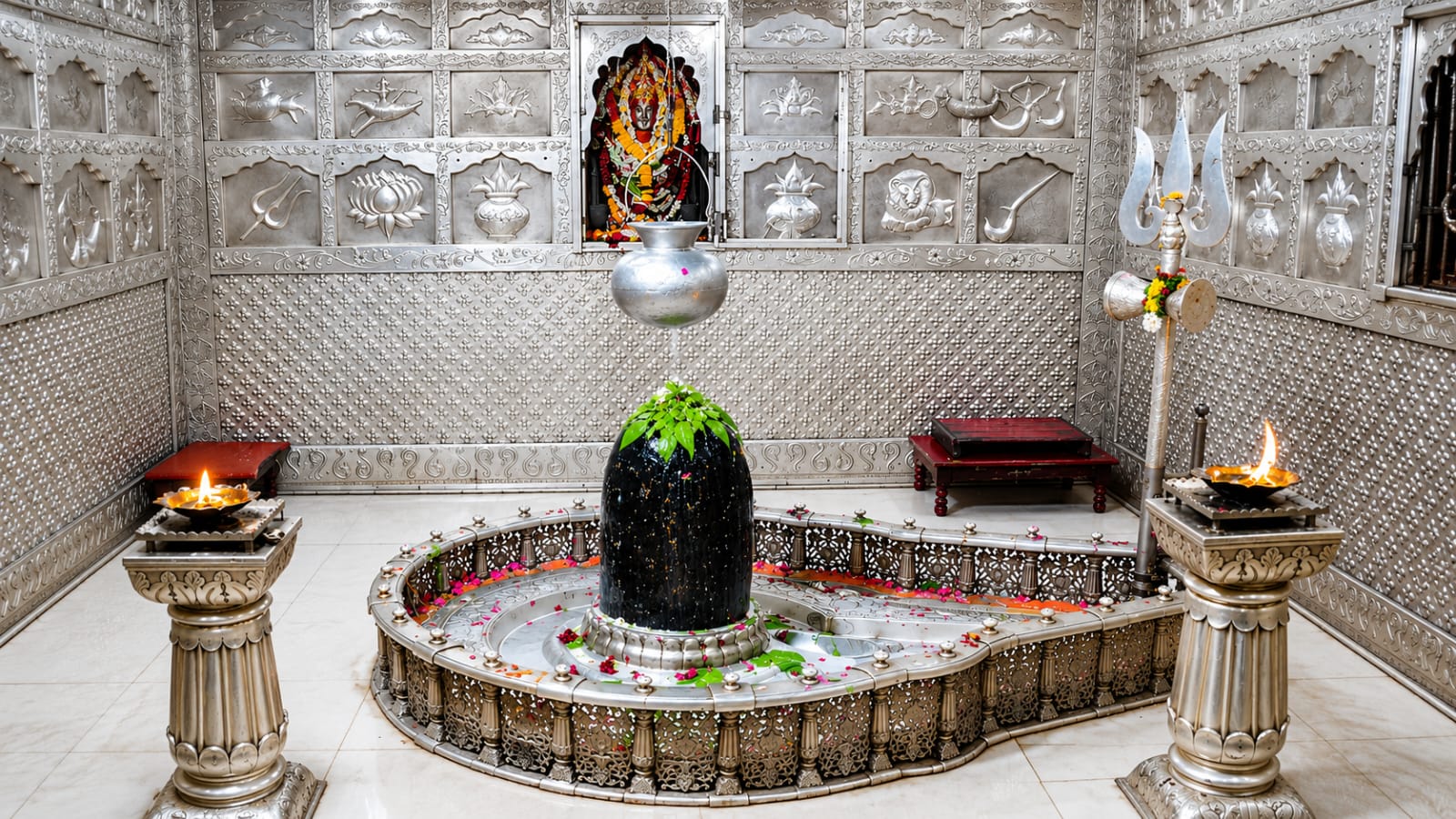 उज्जैन स्थित श्री महाकालेश्वर ज्योतिर्लिंग मंदिर का भव्य दृश्य