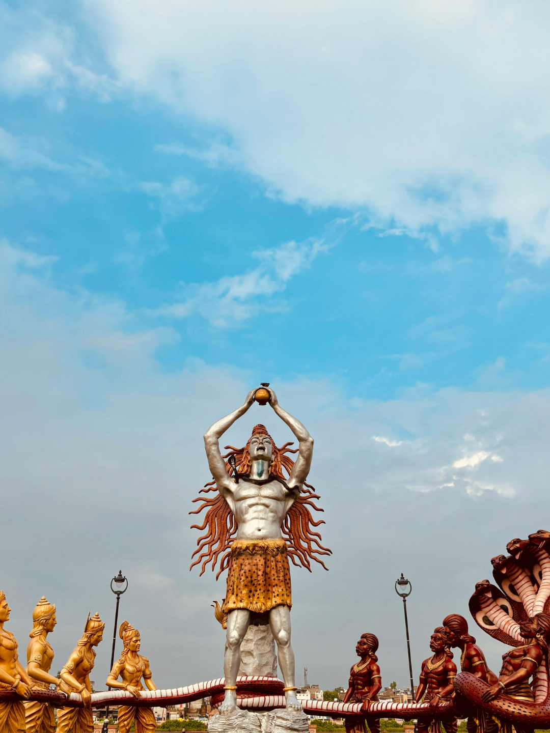 महाकाल लोक के पास रुद्र सागर का दृश्य
